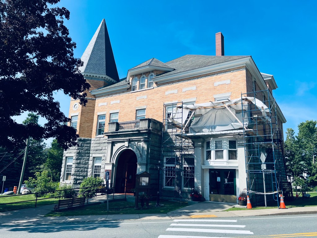 The Haskell Free Library stands on the border between Vermont and Canada.